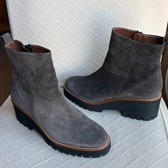 Paul Green Gray Suede Ankle Boots size 8 - Picture 2 of 7